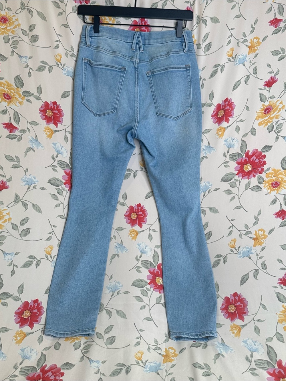 GOOD AMERICAN | Light Wash Distressed Jeans | Women’s Size 10/30 - Picture 4 of 4